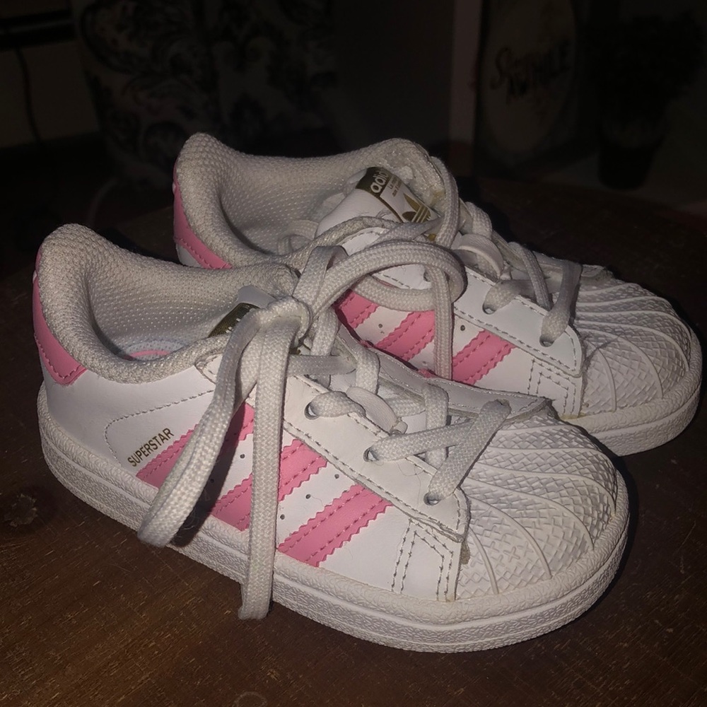 Toddler / Baby Girl White and Pink Adidas Superstar size 6 used like new